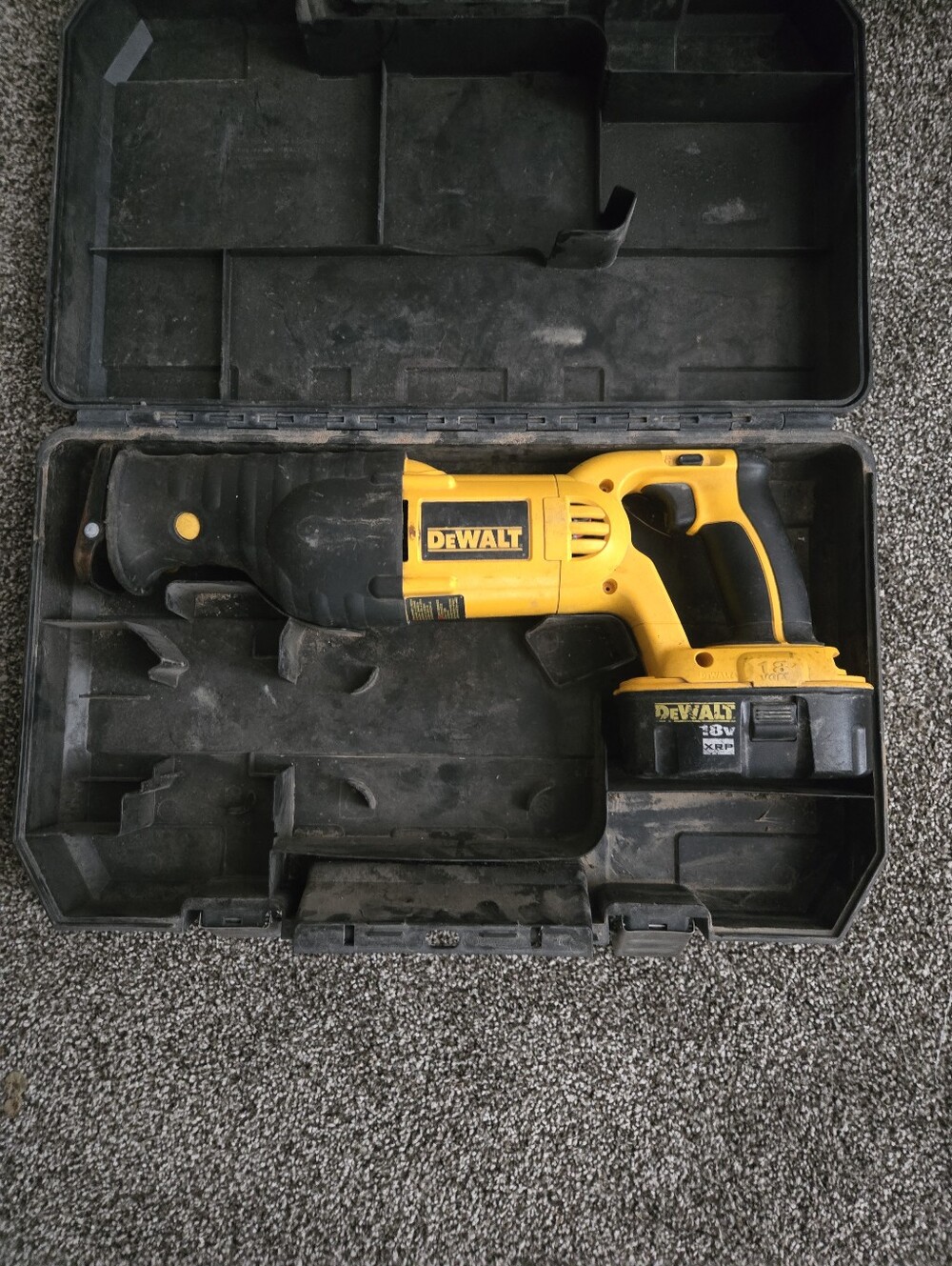 DeWALT DC385 18V XRP Cordless Reciprocating Saw w/ Battery & Original Box.
